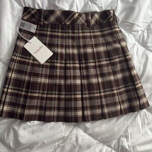 NWT Aritzia Olive Pleated Skirt